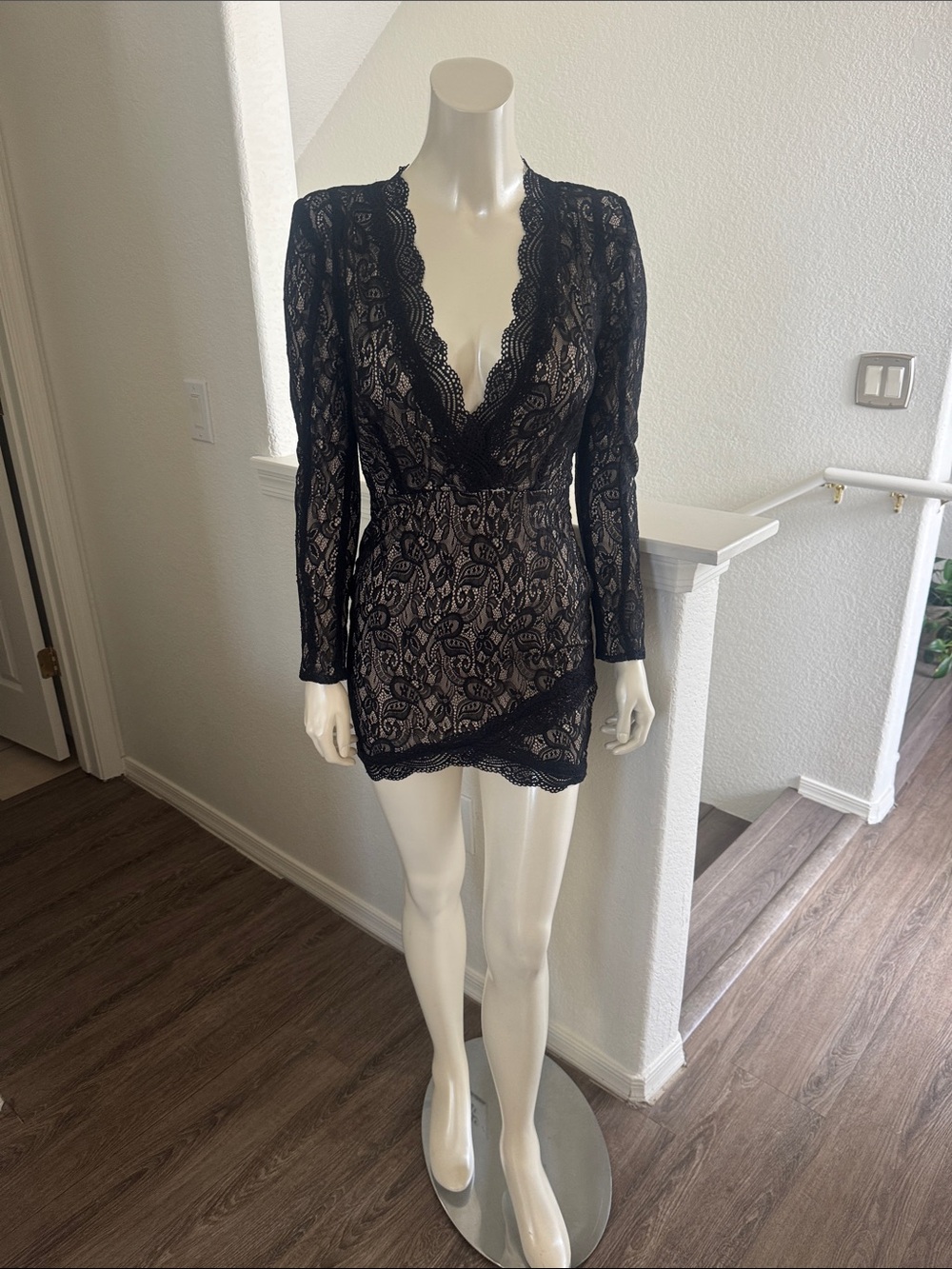 Xtaren Black Lace Long Sleeve Sheath Dress